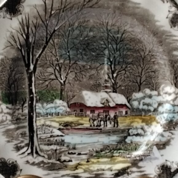 Shakespeare's Sonnets Plate with Winter Scene of Anne Hathaway's Cottage - Picture 3 of 6